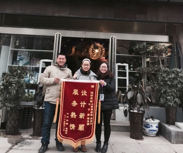 【銘朗裝飾】“服務(wù)熱情 設(shè)計(jì)新穎” 政和東郡常女士送來(lái)錦旗